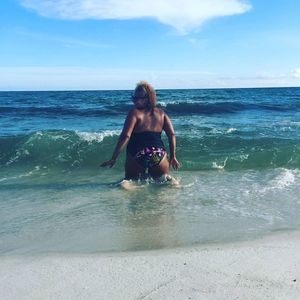 Meet your Posher, Zetta